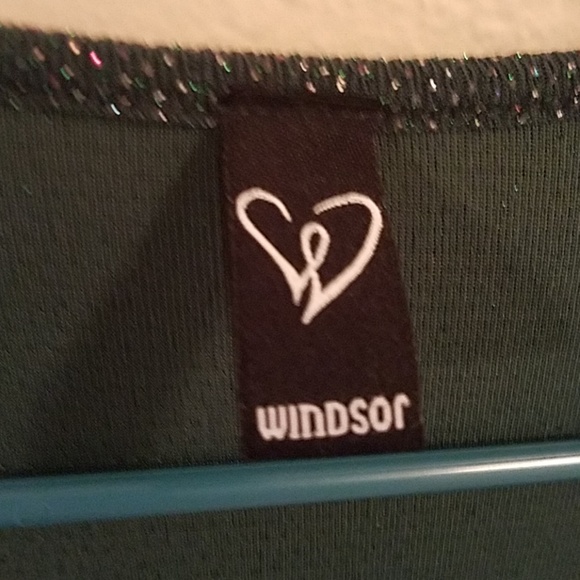 Beautiful glittery dress with a high slit - Picture 3 of 3